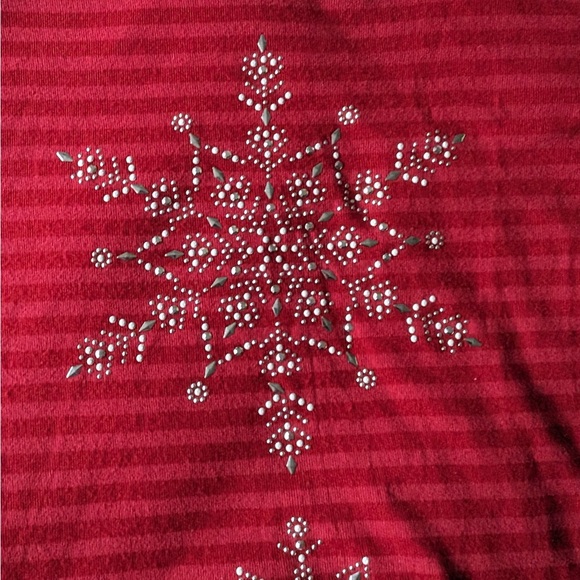 Red L/S Holiday Tee Snowflakes  XL - Picture 2 of 10